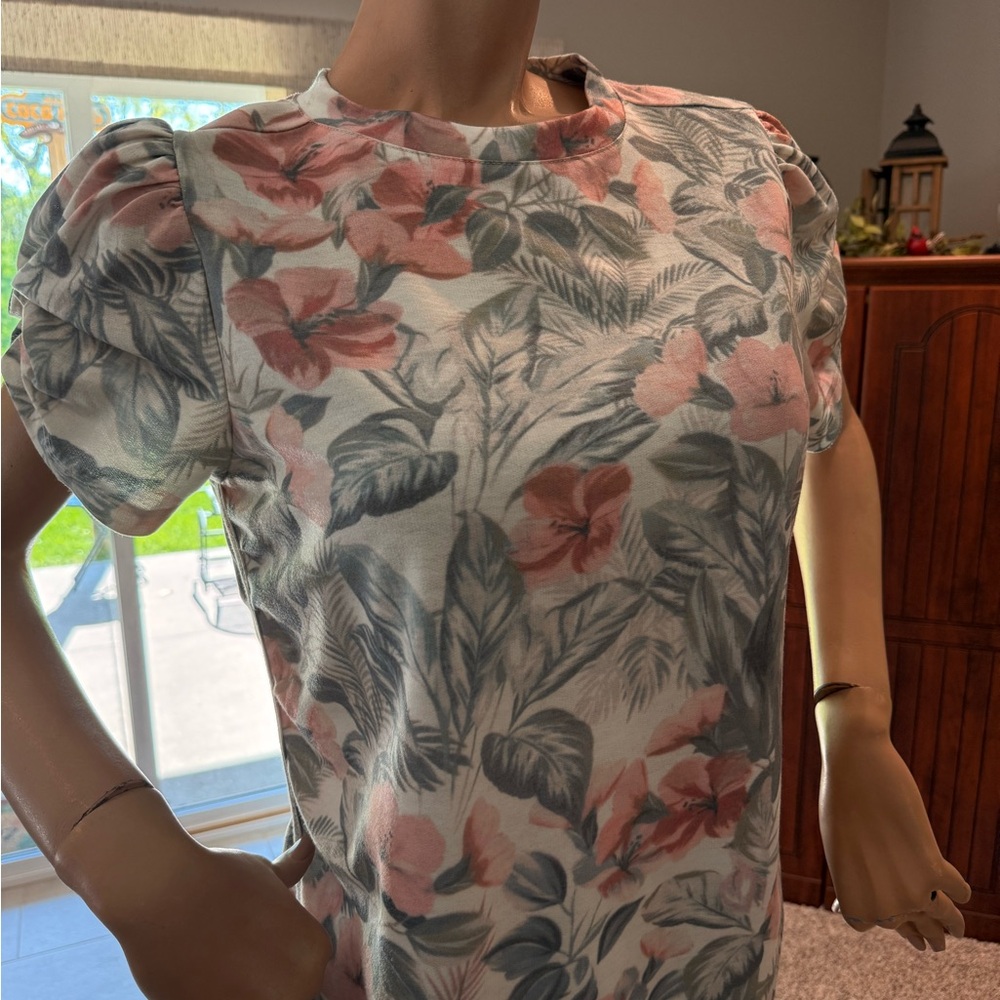 KEREN hart Short Sleeve Tee with Relaxed Fit